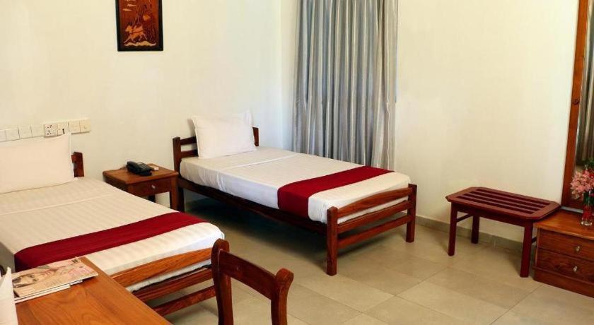 Oyo 246 Roy Villa Beach Hotel Kalutara Kültér fotó